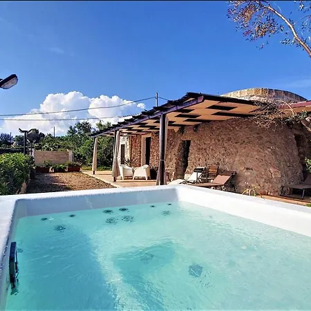 Trullo Vista Mare Con Jacuzzi Villa